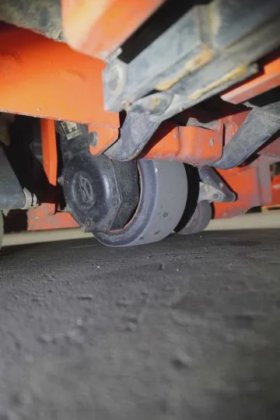 林德低叉车驾驶室