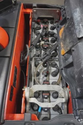 林德低叉车驾驶室