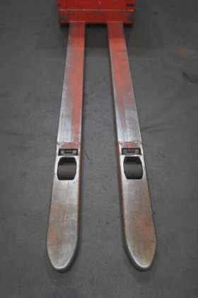 林德低叉车驾驶室