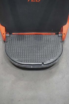 林德低叉车驾驶室