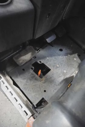 林德三轮前叉车