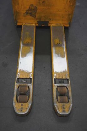 永恒力低叉车驾驶室