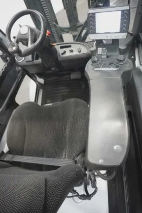 STILL 四轮前装载机