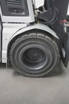 STILL 四轮前装载机