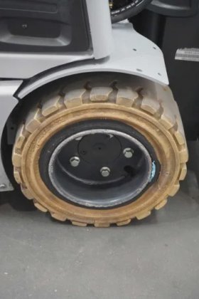 STILL 三轮前装载机