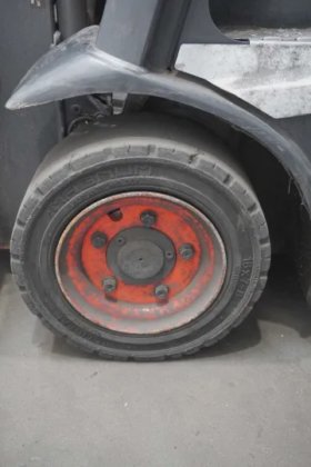 林德三轮前叉车