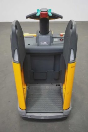 永恒力低叉车驾驶室