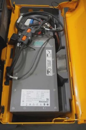 永恒力低叉车驾驶室