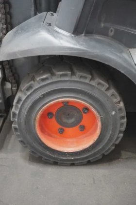 林德四轮前叉车