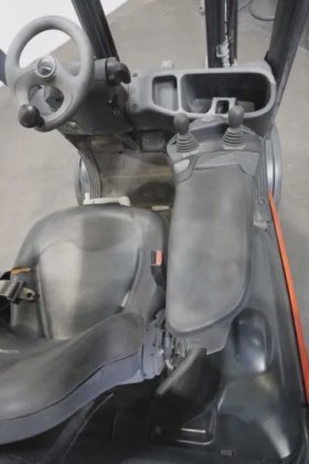 林德四轮前叉车