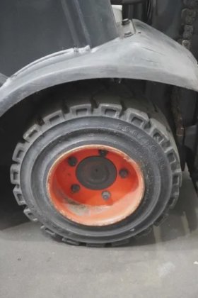 林德四轮前叉车