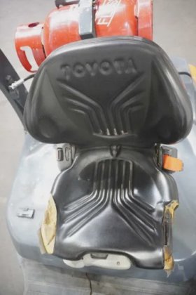 丰田四轮前装载机