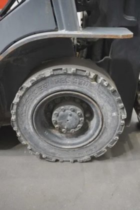 丰田四轮前装载机