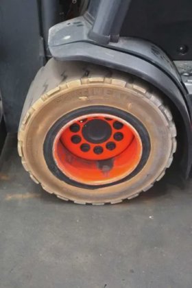 林德四轮前叉车