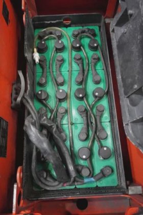 林德低叉车驾驶室