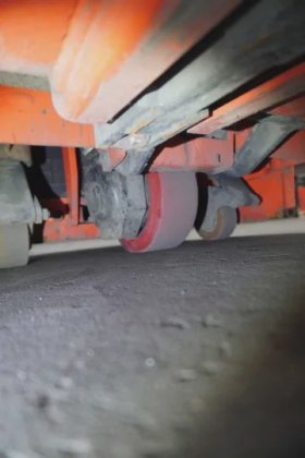 林德低叉车驾驶室