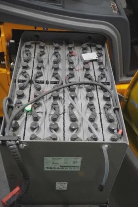 永恒力三轮前叉车