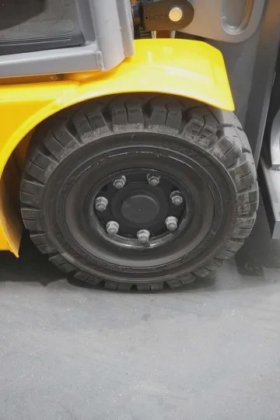 永恒力三轮前叉车