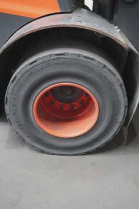 林德四轮前叉车