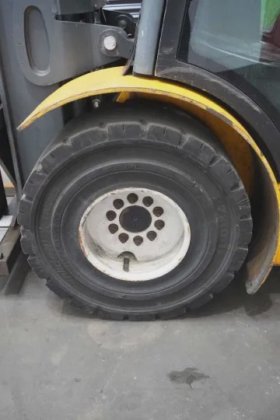 永恒力四轮前叉车