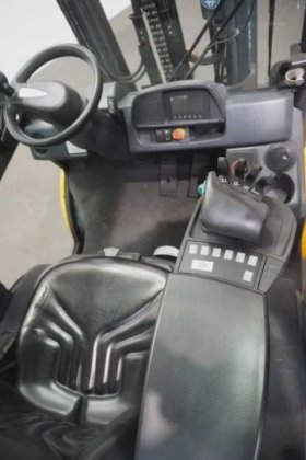 永恒力四轮前叉车