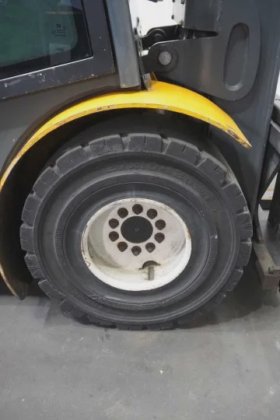 永恒力四轮前叉车