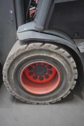 林德四轮前叉车