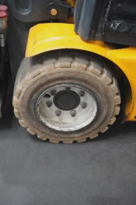 永恒力四轮前叉车