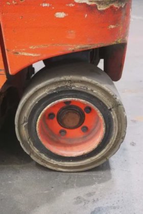 林德四轮前叉车