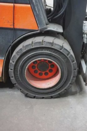 林德四轮前叉车