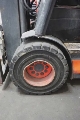 林德四轮前叉车