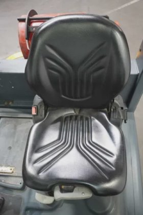 永恒力四轮前叉车