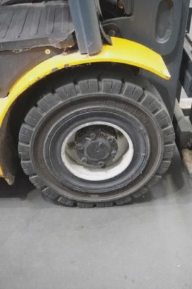 永恒力四轮前叉车