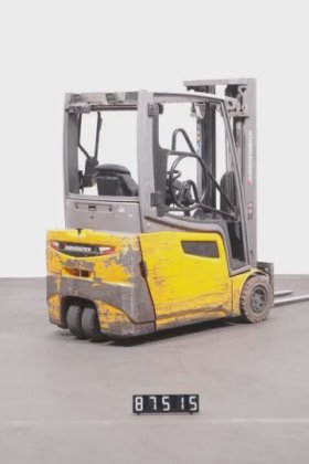 永恒力三轮前叉车