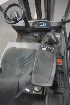 永恒力三轮前叉车