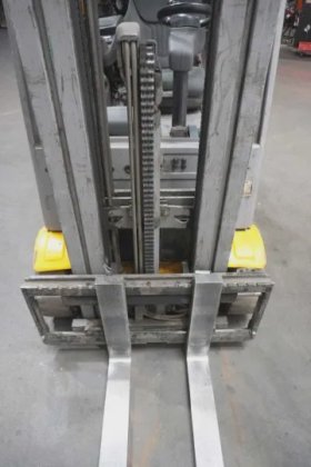 永恒力三轮前叉车