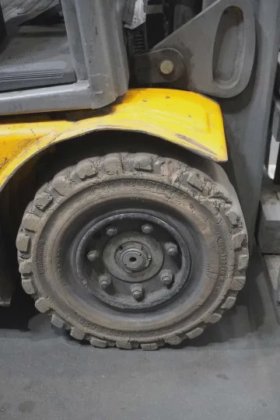 永恒力三轮前叉车