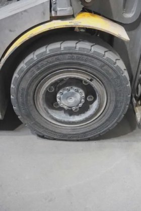 永恒力四轮前叉车