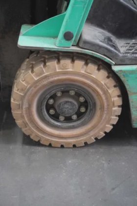 三菱三向前置叉车