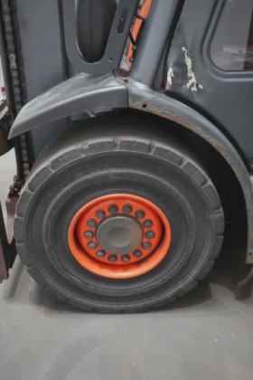 林德四轮前叉车