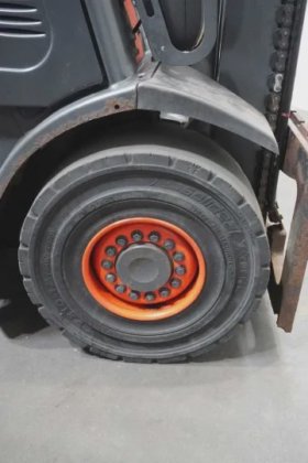 林德四轮前叉车