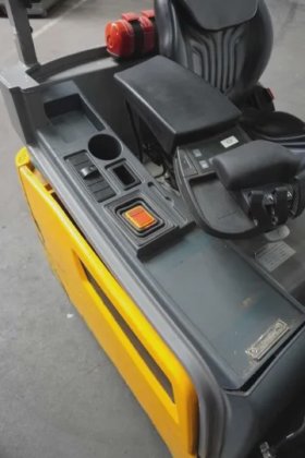 永恒力三轮前叉车