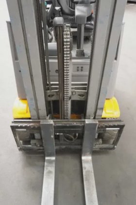 永恒力三轮前叉车