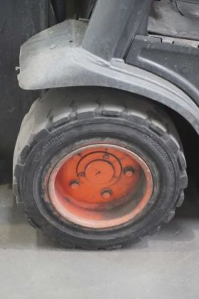 林德三轮前叉车