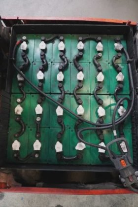 林德三轮前叉车