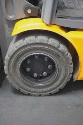 永恒力三轮前叉车