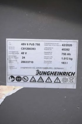 永恒力三轮前叉车