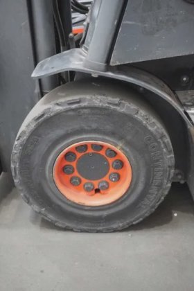 林德四轮前叉车