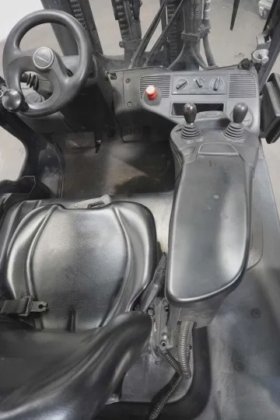 林德四轮前叉车