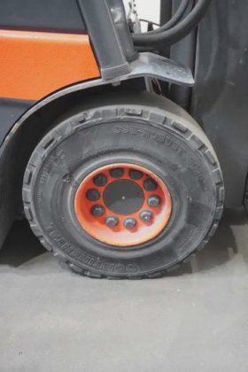 林德四轮前叉车